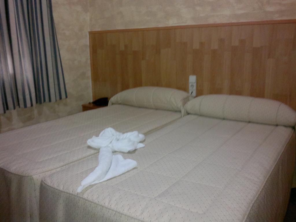 Hostal Mays Numancia de la Sagra Luaran gambar